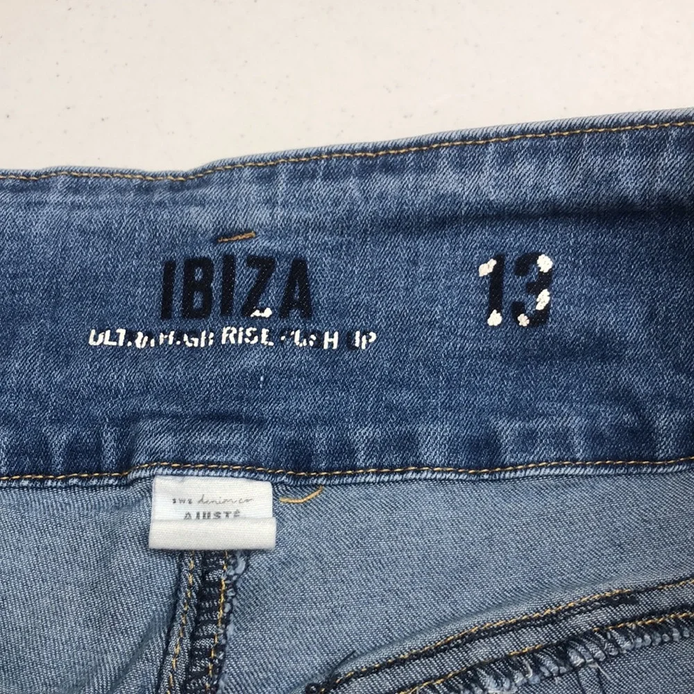 IBIZA DISTRESS JEAN SHORTS 13/32 ⭐ - Picture 2 of 11